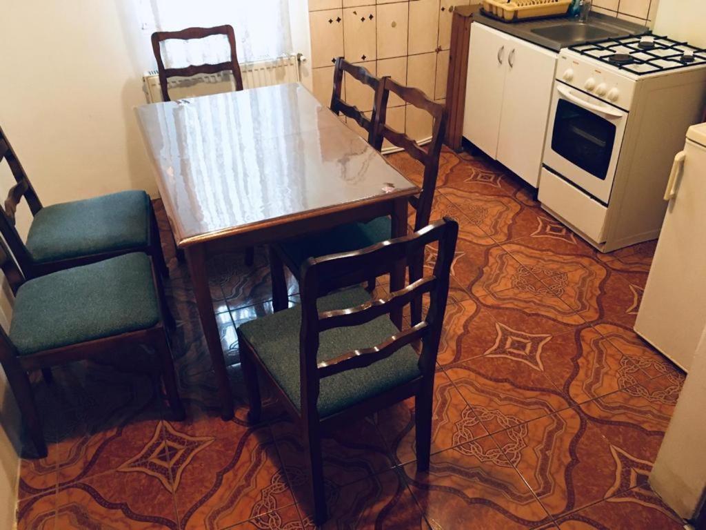 South Vibes Apartment Orsova Ngoại thất bức ảnh